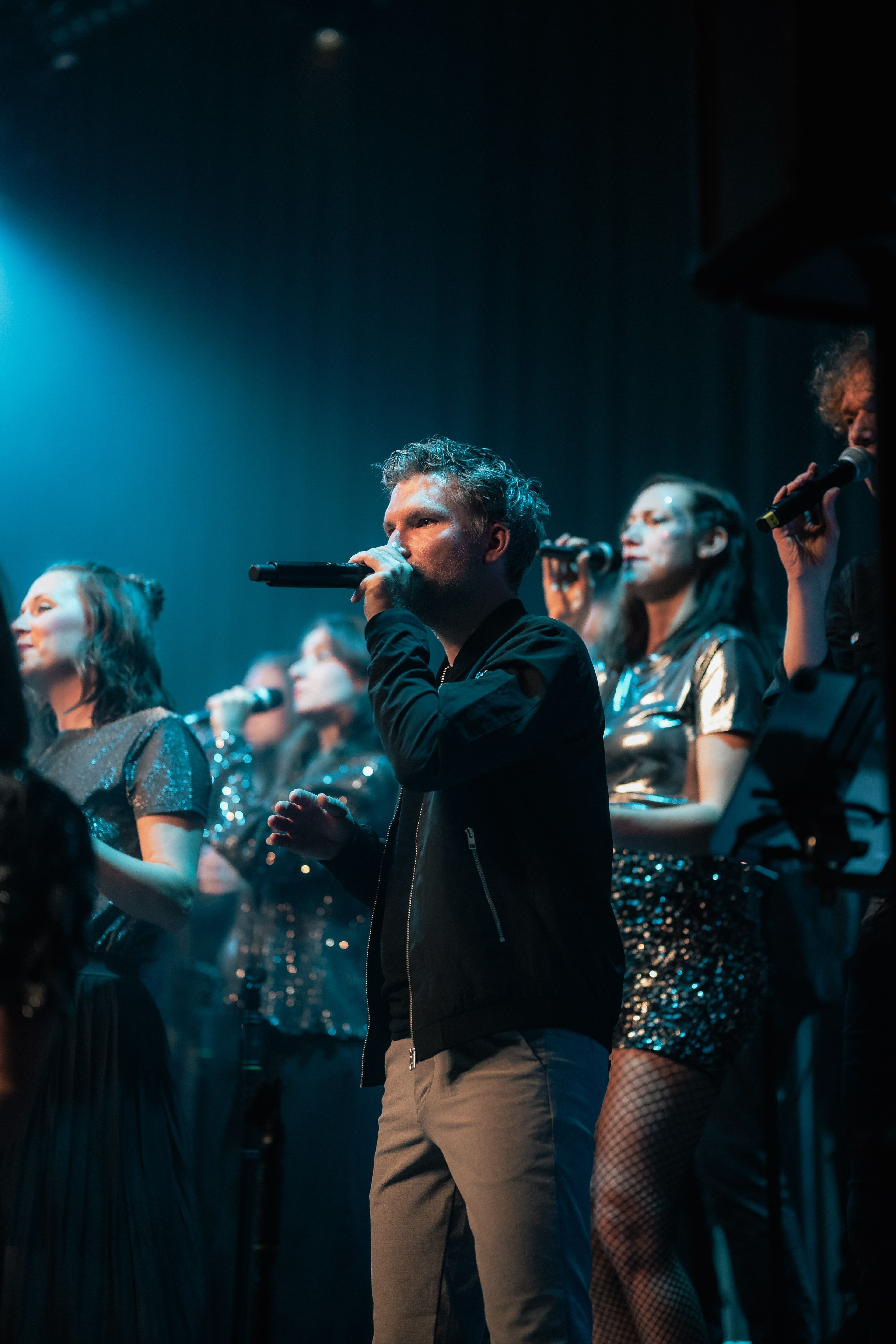 TWÄNG! Chor auf der Bühne